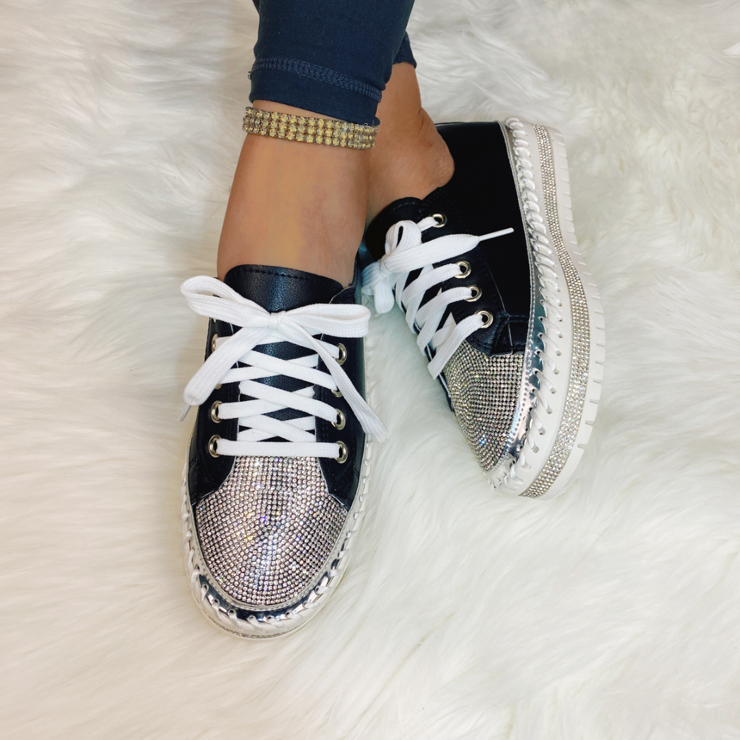 Sapatos com Pedras Brilhantes e Solas Grossas para um Toque de Brilho Elegante
