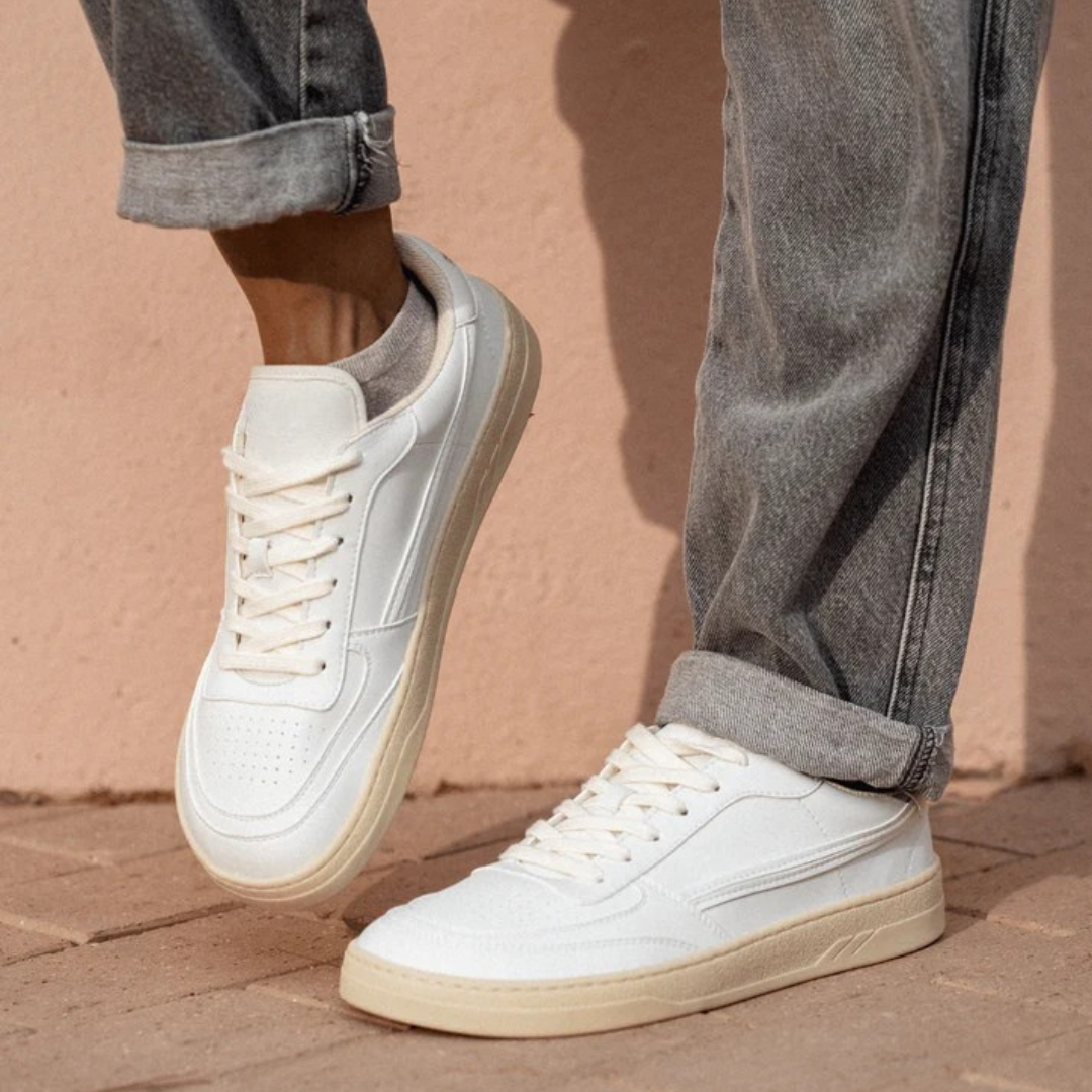 Ténis Clássicos para Homem com Design Minimalista e Sola Bege