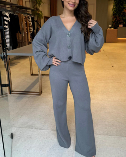 Conjunto casual de camisa com decote em V e calças largas