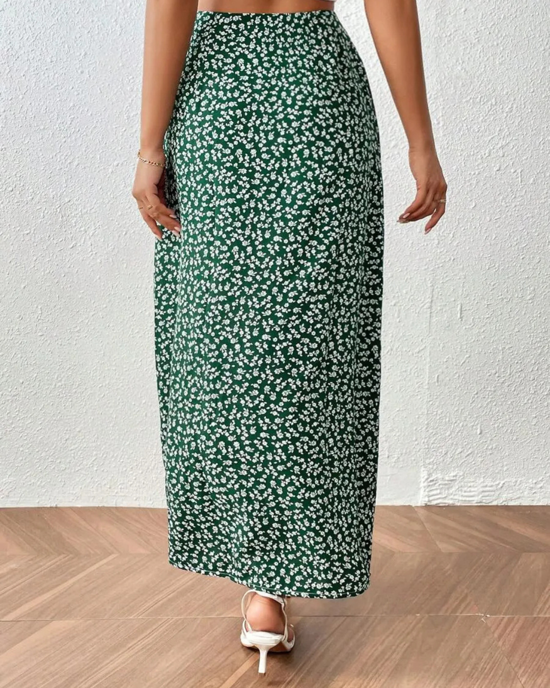 Saia com  Fenda Lateral e Estampado Floral