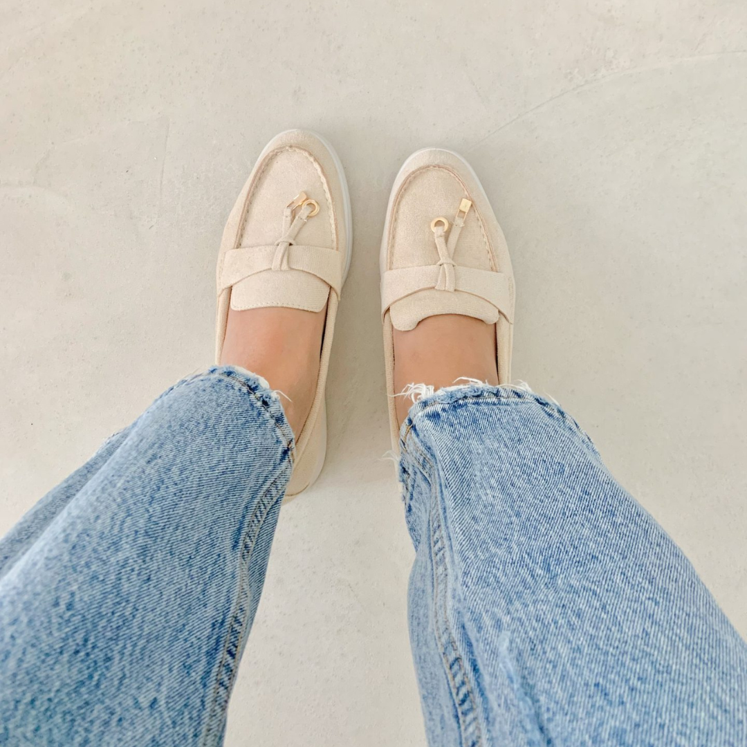 Mocassins Unicolor para Mulher com Pormenores Metálicos Dourados