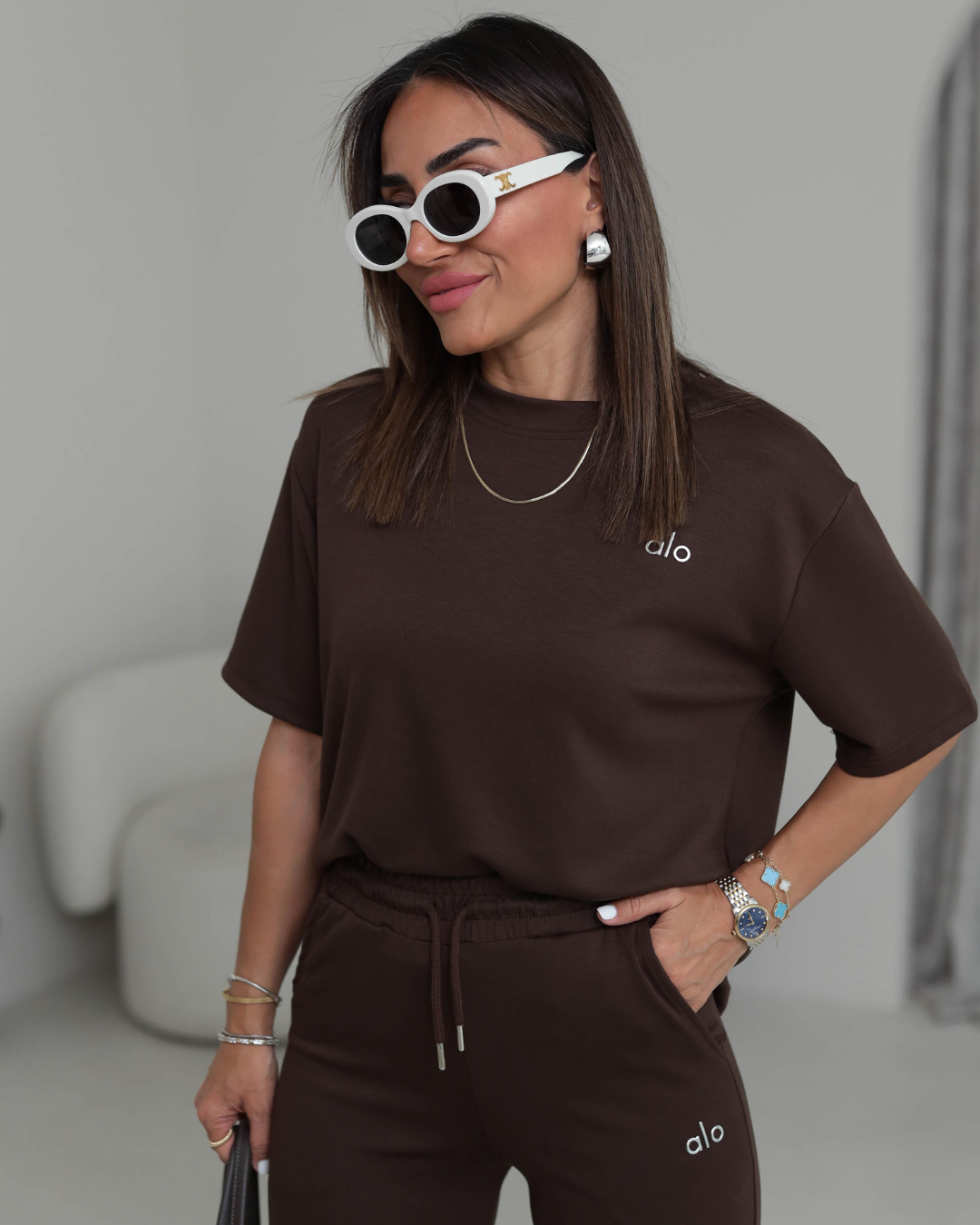 Conjunto feminino com estilo minimalista