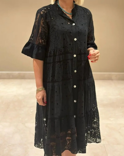 Vestido de renda com mangas e botões frontais