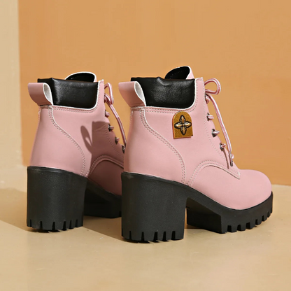 Botins Femininos de Salto Alto com Cordões e Forro de Pelúcia