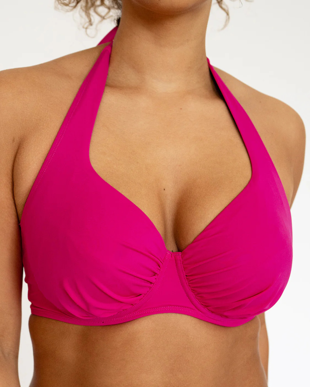 Conjunto de biquíni com design elegante e intemporal