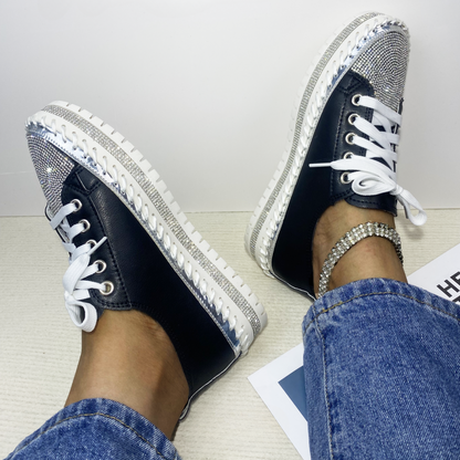 Sapatos com Pedras Brilhantes e Solas Grossas para um Toque de Brilho Elegante