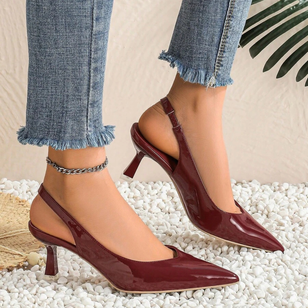 Sapatos de Salto Alto com Acabamento Brilhante e Bico Fino para Mulher
