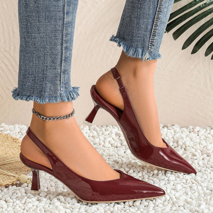 Sapatos de Salto Alto com Acabamento Brilhante e Bico Fino para Mulher
