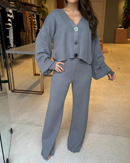 Conjunto casual de camisa com decote em V e calças largas