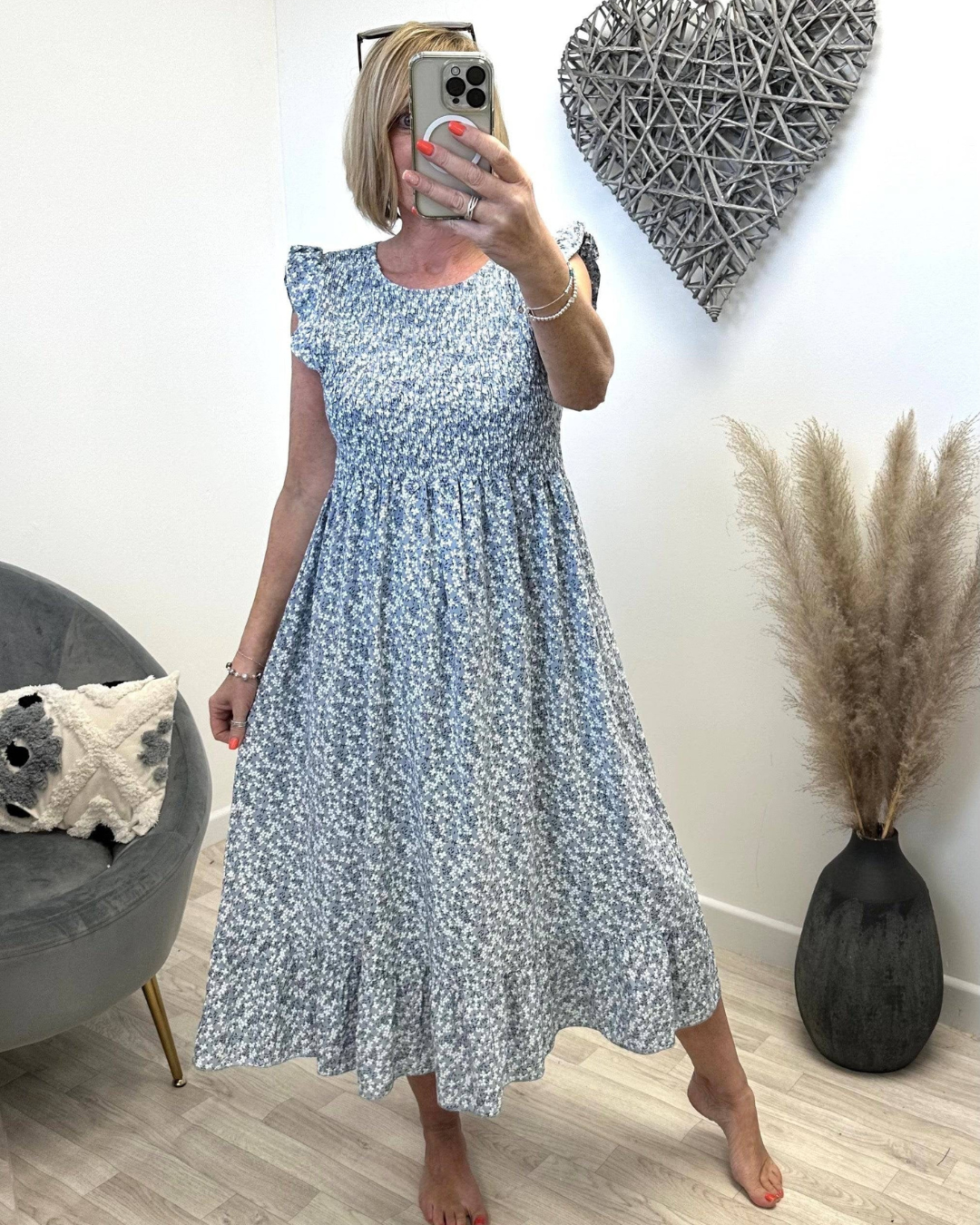 Vestido com estampado floral, cintura alta e mangas curtas para mulher