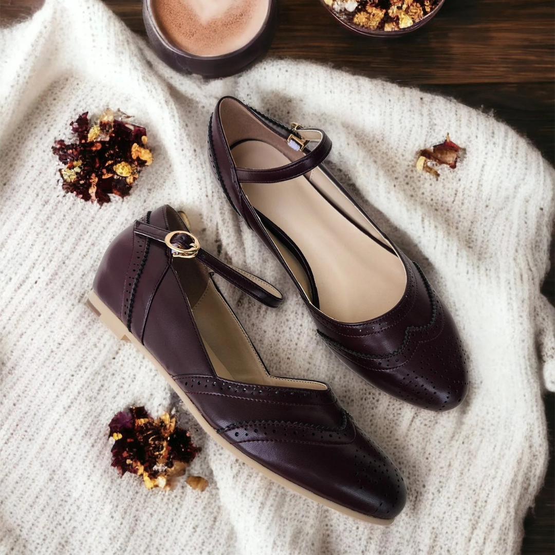 Sapatilhas Femininas de Design Vintage com Perfurações