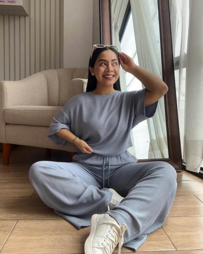 Conjunto de Duas Peças com Textura Canelada e Calças Palazzo