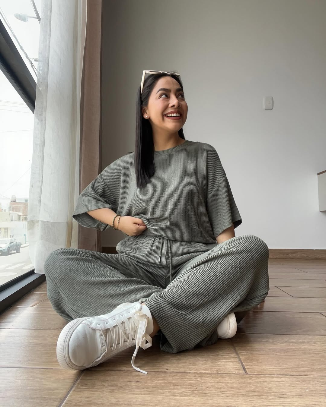 Conjunto de Duas Peças com Textura Canelada e Calças Palazzo