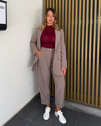 Conjunto de Casaco e Calças de Corte Moderno para Mulher