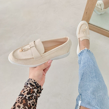 Mocassins Unicolor para Mulher com Pormenores Metálicos Dourados