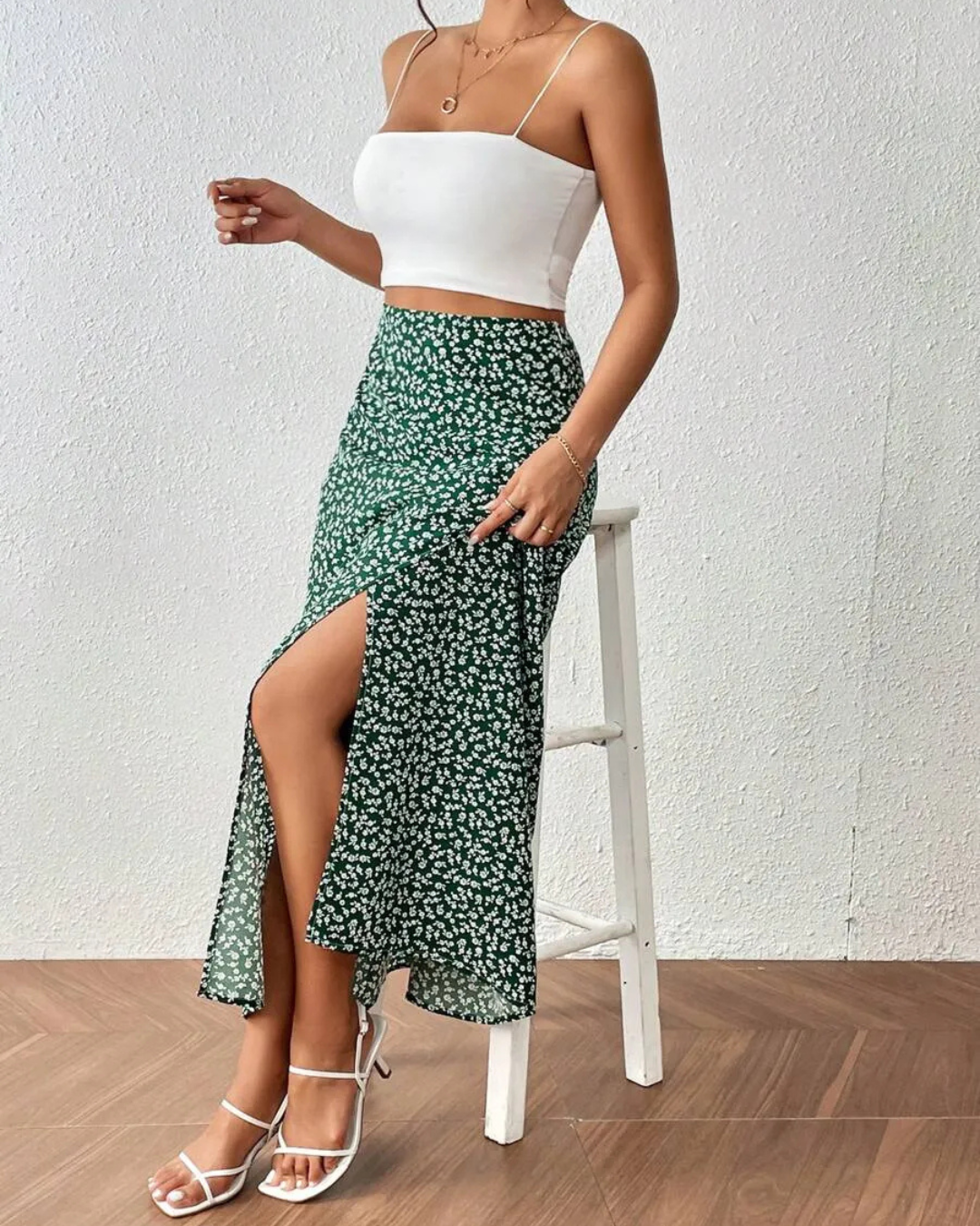 Saia com  Fenda Lateral e Estampado Floral