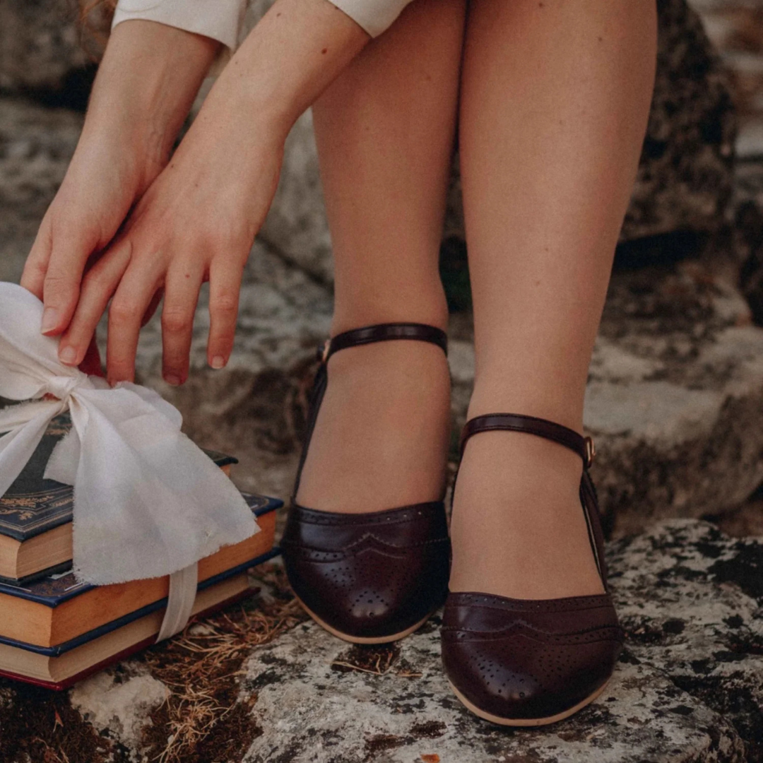 Sapatilhas Femininas de Design Vintage com Perfurações