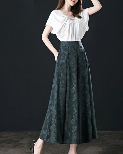 Calças Tipo Palazzo com Flores e Botões